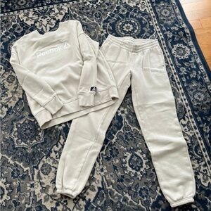 Reebok ladies Cream Sweatpants and Sweatshirt Set